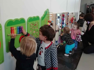 La micro-crèche des Estables part à la découverte du pôle multisensoriel de Brives-Charensac