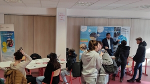 Yssingeaux : forte affluence pour le premier forum de l&#039;industrie et de l&#039;aéronautique au lycée Chabrier