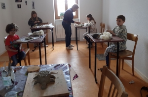 Des potiers en herbe à Saint-Julien-Molhesabate