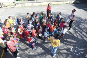 Beauzac : un concert de batucada dans les rues à la sortie de l&#039;école