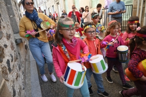 Beauzac : un concert de batucada dans les rues à la sortie de l&#039;école