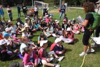 Les écoliers participent à un concours de pétanque en triplettes