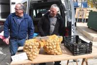 On peut aussi acheter ses plants auprès de petits producteurs sur la place yssingelaise.Photo Lucien Soyere