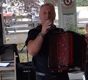 Beauzac : accordéon et tarte aux pommes au Foyer Bon Secours