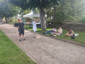 Monistrol-sur-Loire : une pétanque en musique dans les allées du parc du château