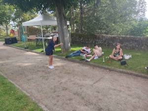 Monistrol-sur-Loire : une pétanque en musique dans les allées du parc du château