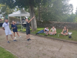 Monistrol-sur-Loire : une pétanque en musique dans les allées du parc du château