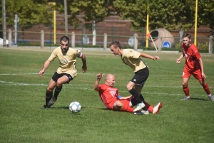 Foot : Retournac se qualifie à l&#039;usure à Bas-en-Basset