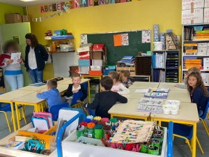 Monistrol-sur-Loire : des matériels recyclés par des travailleurs de l&#039;Atelier de l&#039;Ondaine remis à l&#039;école Lucie-Aubrac