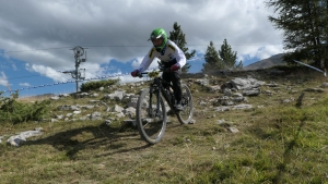 Sainte-Sigolène : Maé Barralon et Noa Tessier en équipe régionale sur le Trophée de France du Jeune Vététiste