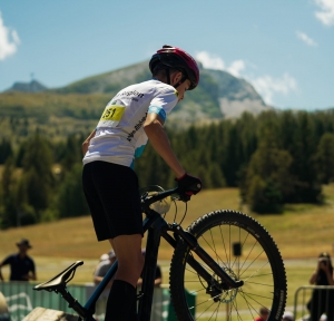 Sainte-Sigolène : Maé Barralon et Noa Tessier en équipe régionale sur le Trophée de France du Jeune Vététiste