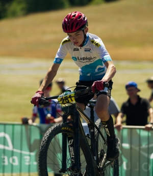 Sainte-Sigolène : Maé Barralon et Noa Tessier en équipe régionale sur le Trophée de France du Jeune Vététiste