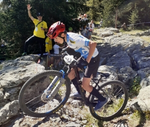 Sainte-Sigolène : Maé Barralon et Noa Tessier en équipe régionale sur le Trophée de France du Jeune Vététiste