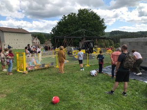 Saint-Julien-Molhesabate : 61 équipes sur les 11 jeux insolites