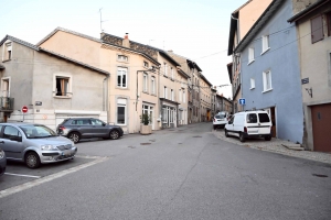 Yssingeaux : un homme passé à tabac devant chez lui