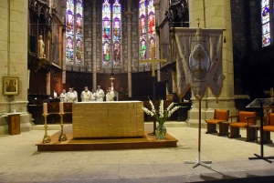 Sainte-Sigolène : les Pénitents sortent leur nouvelle bannière pour la procession du 15-Août