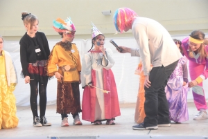 Yssingeaux : 150 enfants défilent sur scène pour le concours de déguisements