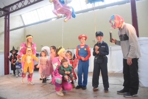 Yssingeaux : 150 enfants défilent sur scène pour le concours de déguisements