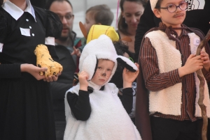 Yssingeaux : 150 enfants défilent sur scène pour le concours de déguisements