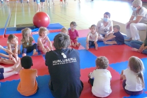 Une activité cirque pour les maternelles de Grazac