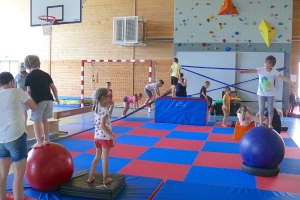 Une activité cirque pour les maternelles de Grazac