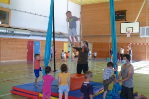 Une activité cirque pour les maternelles de Grazac