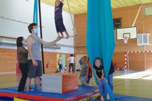 Une activité cirque pour les maternelles de Grazac