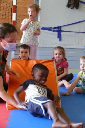 Une activité cirque pour les maternelles de Grazac