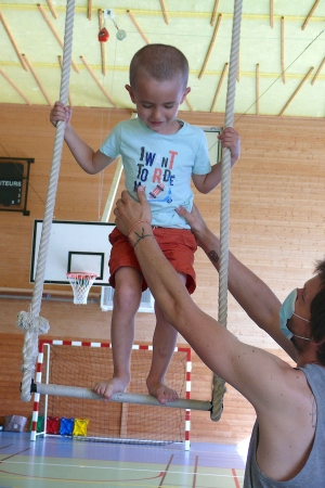 Une activité cirque pour les maternelles de Grazac