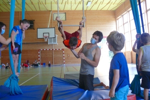 Une activité cirque pour les maternelles de Grazac