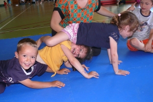 Une activité cirque pour les maternelles de Grazac