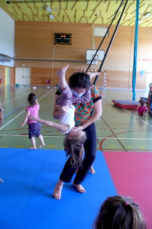 Une activité cirque pour les maternelles de Grazac