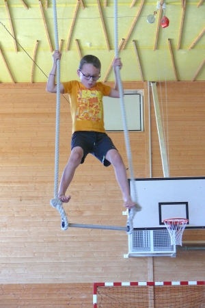 Une activité cirque pour les maternelles de Grazac