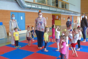 Une activité cirque pour les maternelles de Grazac