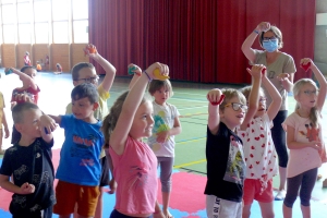 Une activité cirque pour les maternelles de Grazac