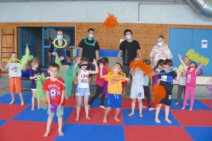 Une activité cirque pour les maternelles de Grazac