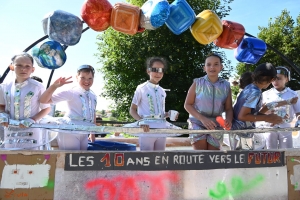 Saint-Romain-Lachalm : les 40 ans reçoivent le premier prix des chars des classards