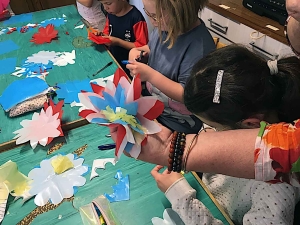 Les écoliers de Grazac font des décorations pour le Tour de France