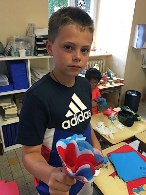 Les écoliers de Grazac font des décorations pour le Tour de France