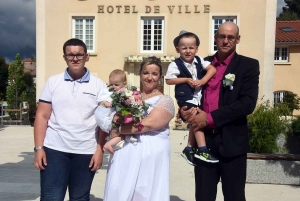 Monistrol-sur-Loire : un convoi nuptial en tracteur pour Séverine et Christophe