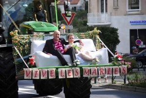 Monistrol-sur-Loire : un convoi nuptial en tracteur pour Séverine et Christophe