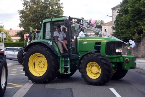 Monistrol-sur-Loire : un convoi nuptial en tracteur pour Séverine et Christophe