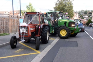 Monistrol-sur-Loire : un convoi nuptial en tracteur pour Séverine et Christophe