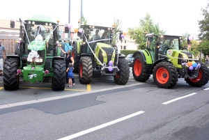 Monistrol-sur-Loire : un convoi nuptial en tracteur pour Séverine et Christophe