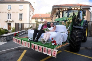 Monistrol-sur-Loire : un convoi nuptial en tracteur pour Séverine et Christophe