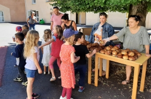 L&#039;APEL du &quot;Château&quot; à Monistrol-sur-Loire offre un goûter aux élèves