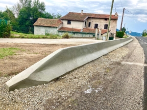 Beauzac : une  glissière en béton armé de 60 mètres installée à "Pirolles"