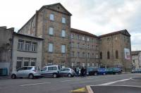 Sur la gauche, le bâtiment sera démoli pour laisser place à un restaurant.