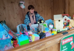 Et toujours la gratiferia dans le chalet place Foch pour un Noël solidaire et raisonnable