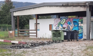 Bas-en-Basset : des poubelles brûlées dans la nuit à la piscine municipale